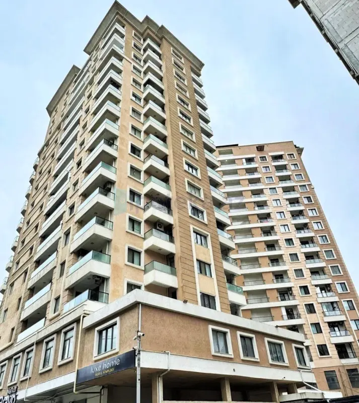 Satılır 3 otaqlı yeni tikili 110 m²