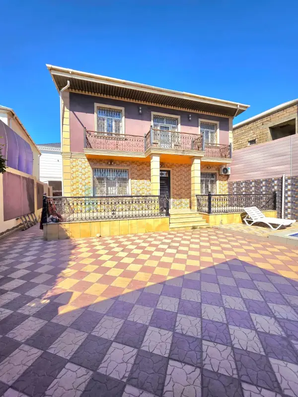 Satılır 6 otaqlı mənzil 200 m²
