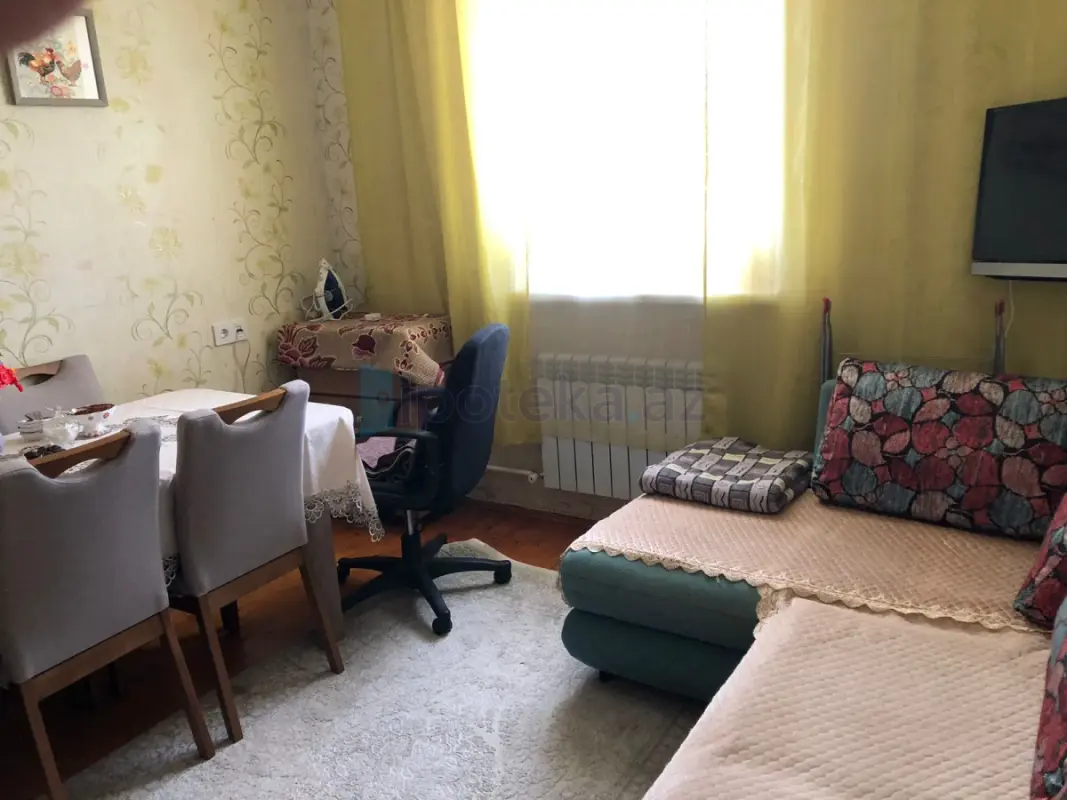 Satılır 2 otaqlı köhnə tikili 60 m²