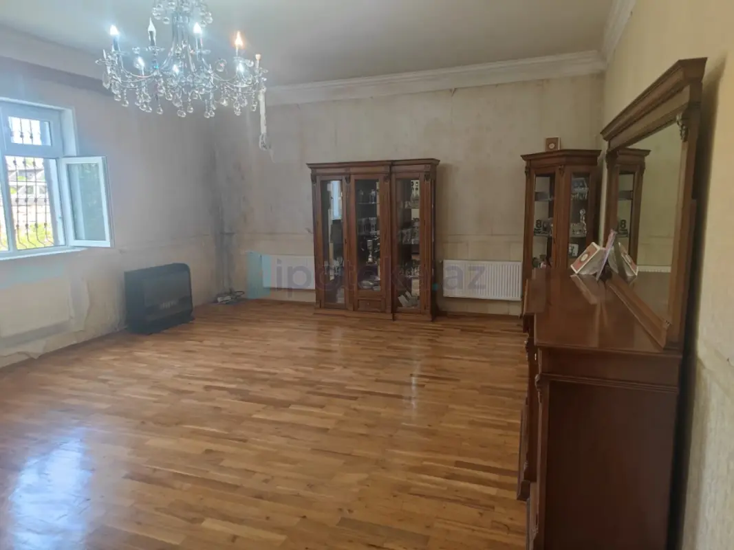 Satılır 4 otaqlı həyət evi 200 m²