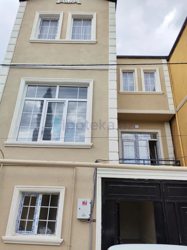 Satılır 4 otaqlı həyət evi 200 m²