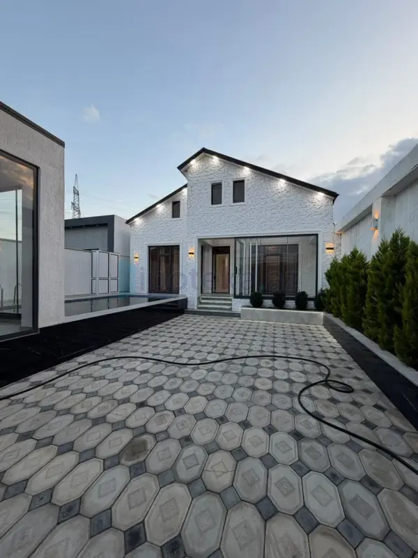 Satılır 4 otaqlı mənzil 175 m²