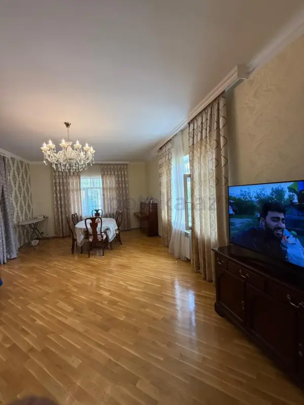 Satılır 6 otaqlı həyət evi 220 m²