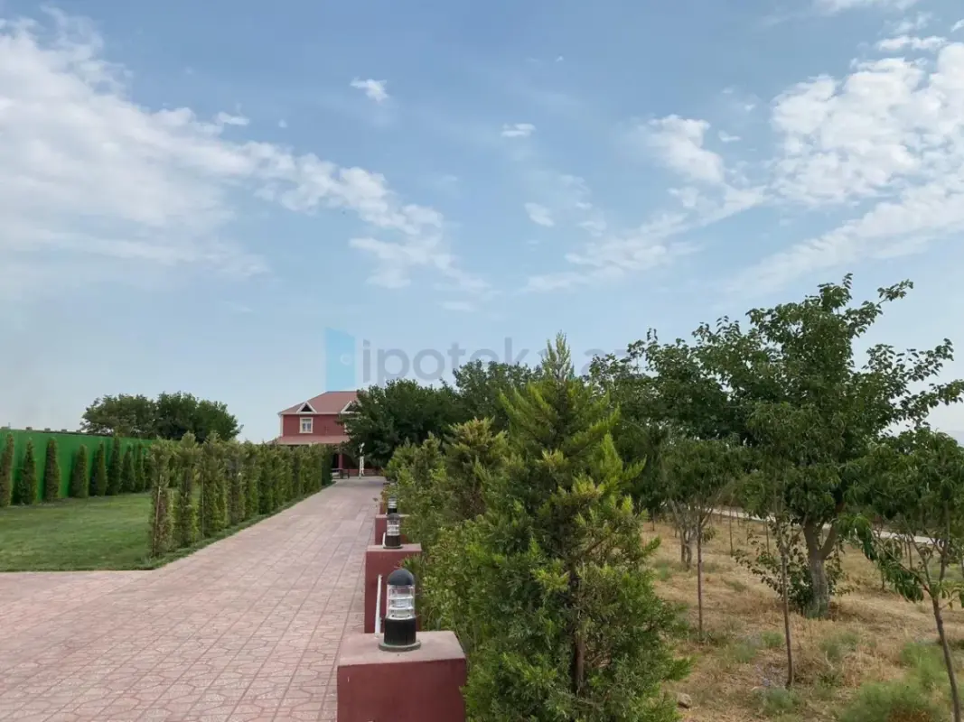 Satılır 9 otaqlı həyət evi 500 m²