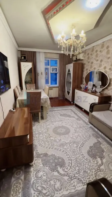 Satılır 3 otaqlı köhnə tikili 75 m²
