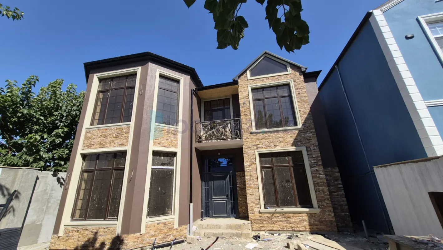 Satılır 4 otaqlı həyət evi 180 m²