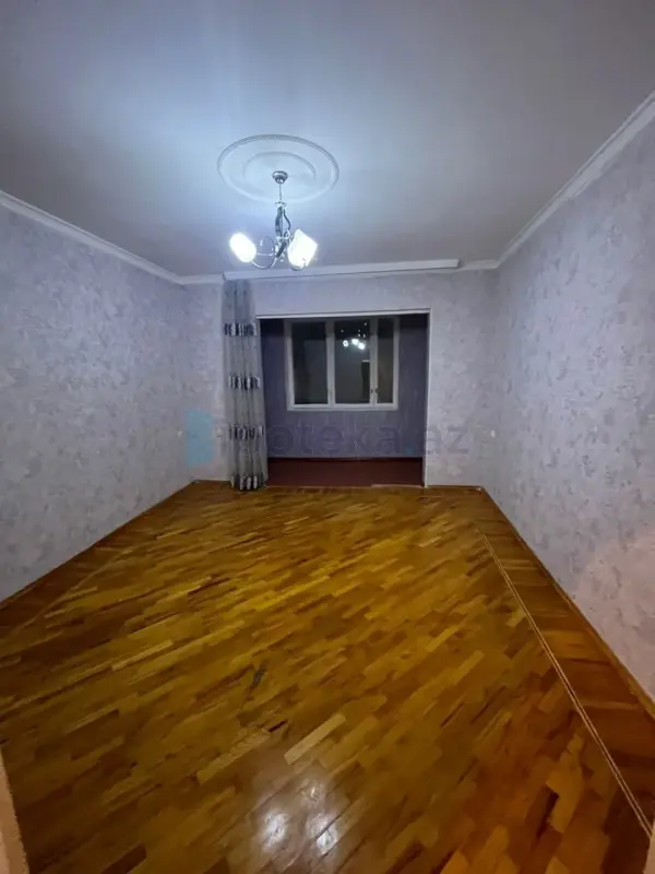 Satılır 3 otaqlı köhnə tikili 107 m²