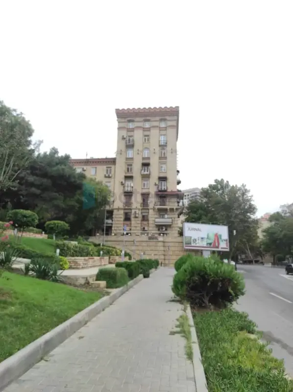 Satılır 2 otaqlı köhnə tikili 70 m²