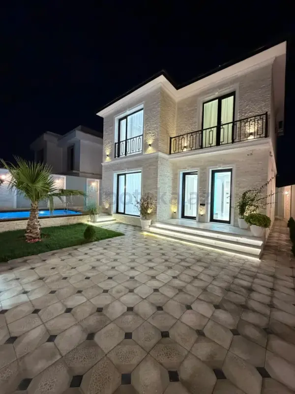 Satılır 5 otaqlı mənzil 220 m²
