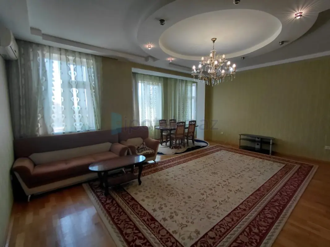 Satılır 3 otaqlı yeni tikili 130 m²