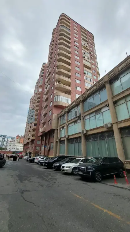 Satılır 4 otaqlı yeni tikili 200 m²