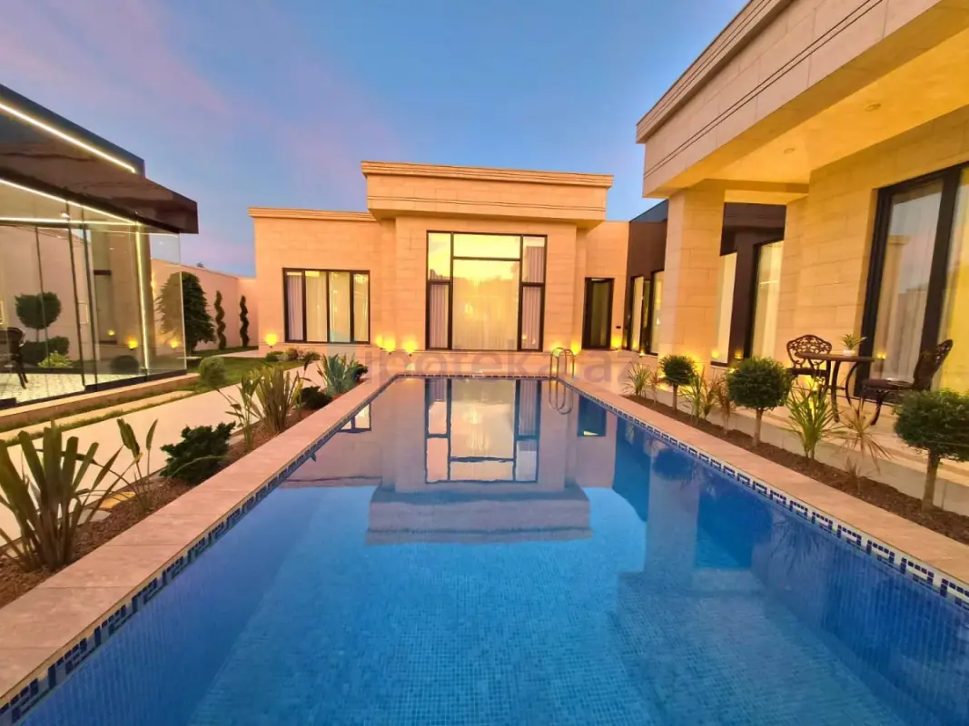 Satılır 5 otaqlı mənzil 220 m²