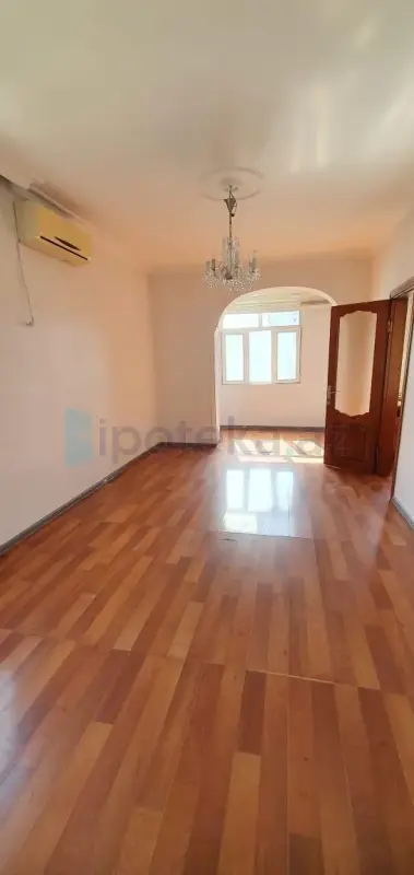 Satılır 2 otaqlı köhnə tikili 50 m²