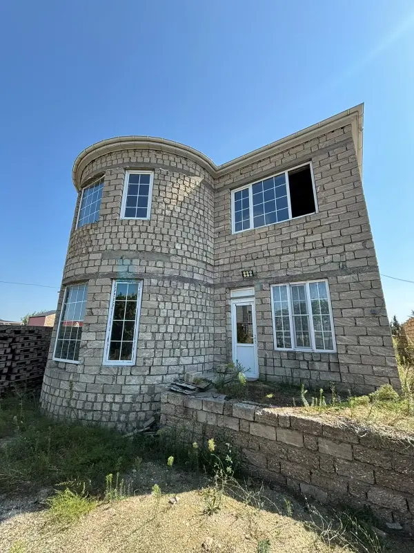 Satılır 6 otaqlı həyət evi 240 m²