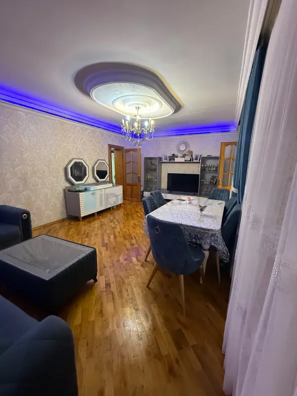 Satılır 4 otaqlı köhnə tikili 76 m²