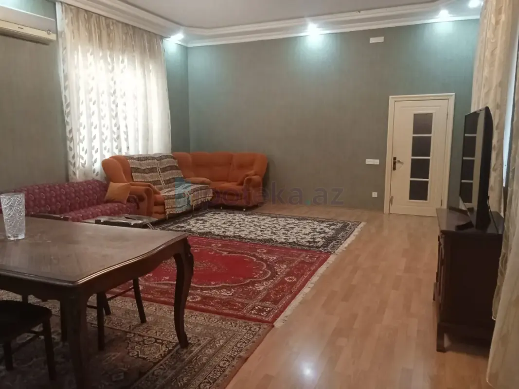 Satılır 5 otaqlı həyət evi 200 m²