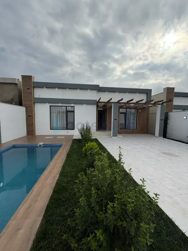 Satılır 4 otaqlı mənzil 140 m²