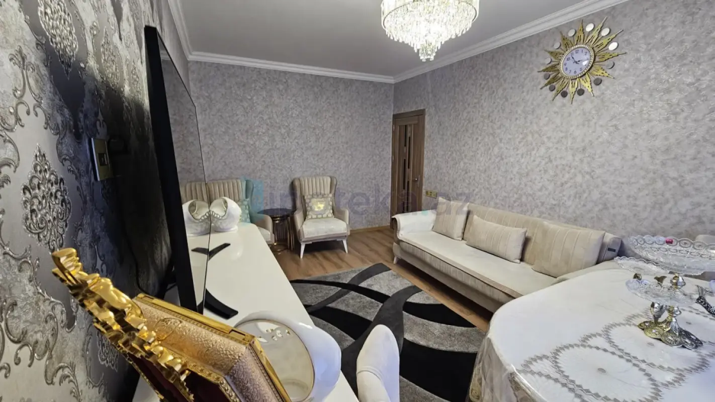 Satılır 4 otaqlı köhnə tikili 90 m²