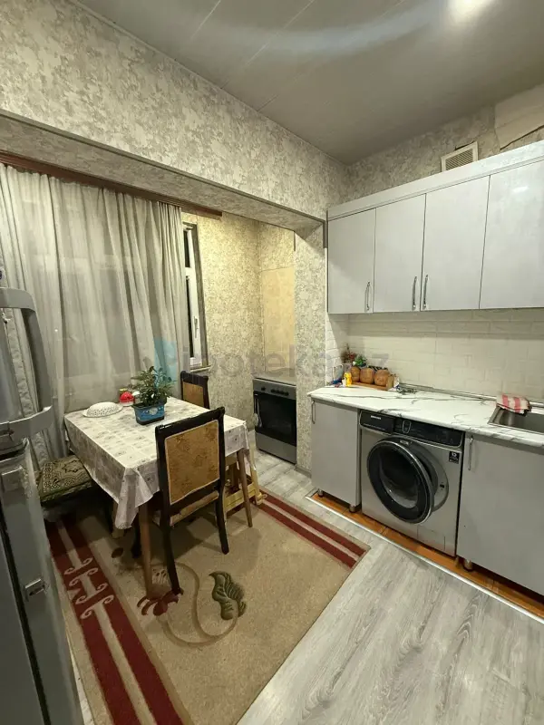 Satılır 3 otaqlı köhnə tikili 80 m²