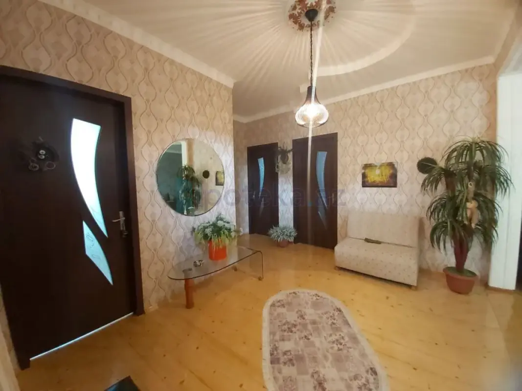 Satılır 8 otaqlı həyət evi 160 m²