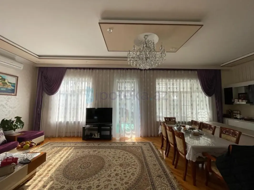 Satılır 14 otaqlı həyət evi 720 m²