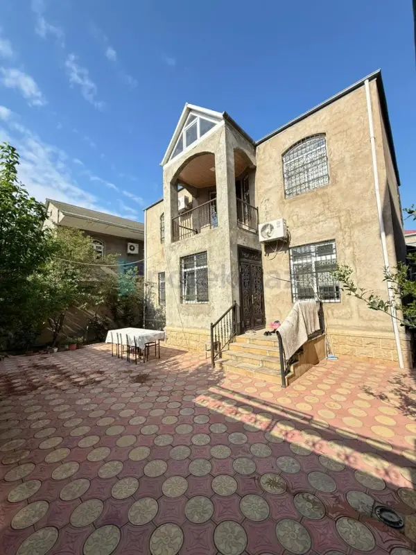 Satılır 6 otaqlı mənzil 206 m²