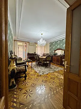 Satılır 4 otaqlı köhnə tikili 134 m² — Bakı, Səbail 4 otaq 134.00 m²