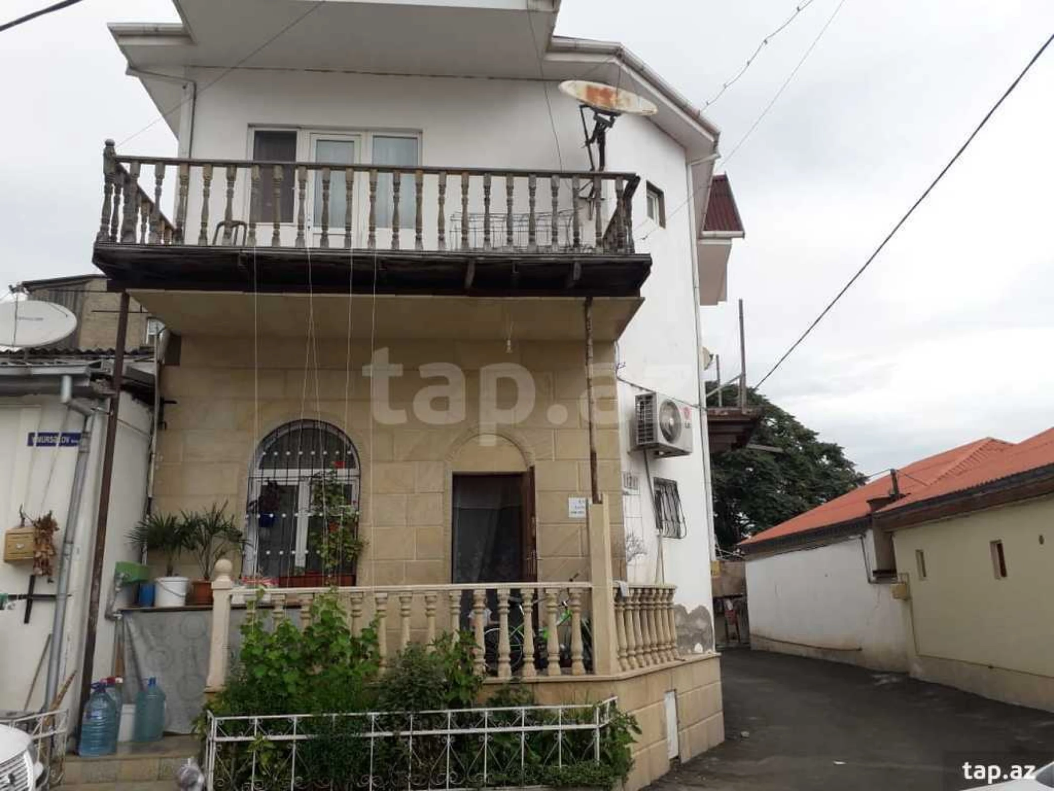 Satılır 5 otaqlı həyət evi