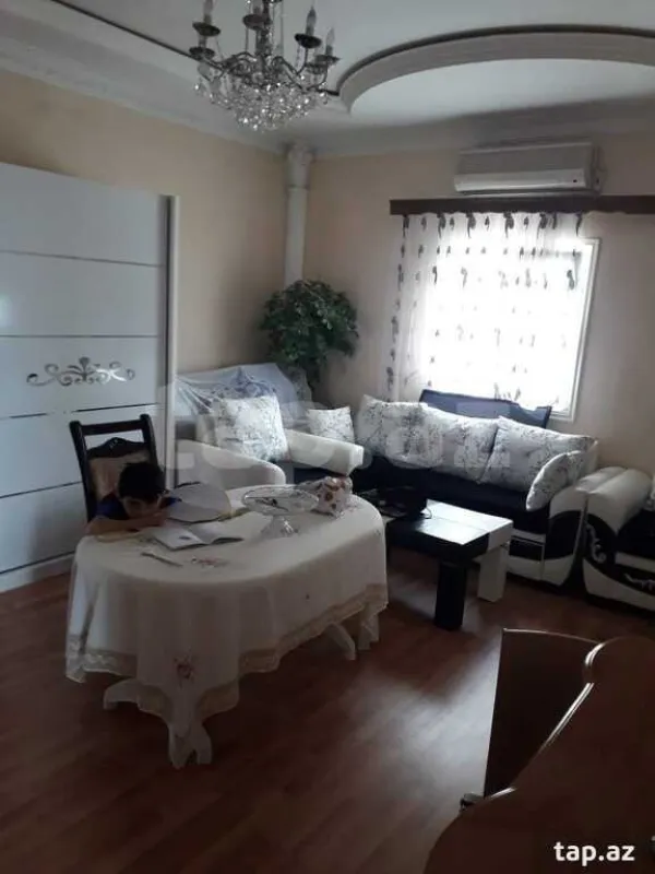 Satılır 5 otaqlı həyət evi