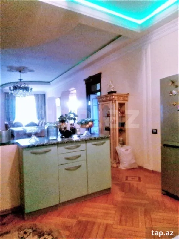 Satılır 8 otaqlı həyət evi