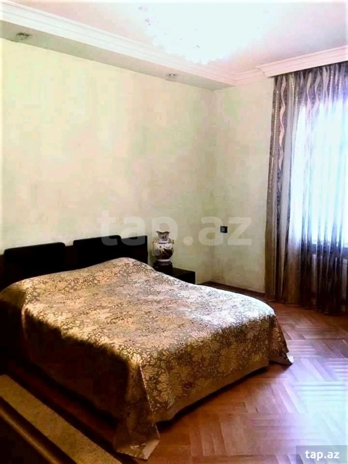 Satılır 8 otaqlı həyət evi