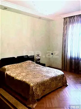 Satılır 8 otaqlı həyət evi