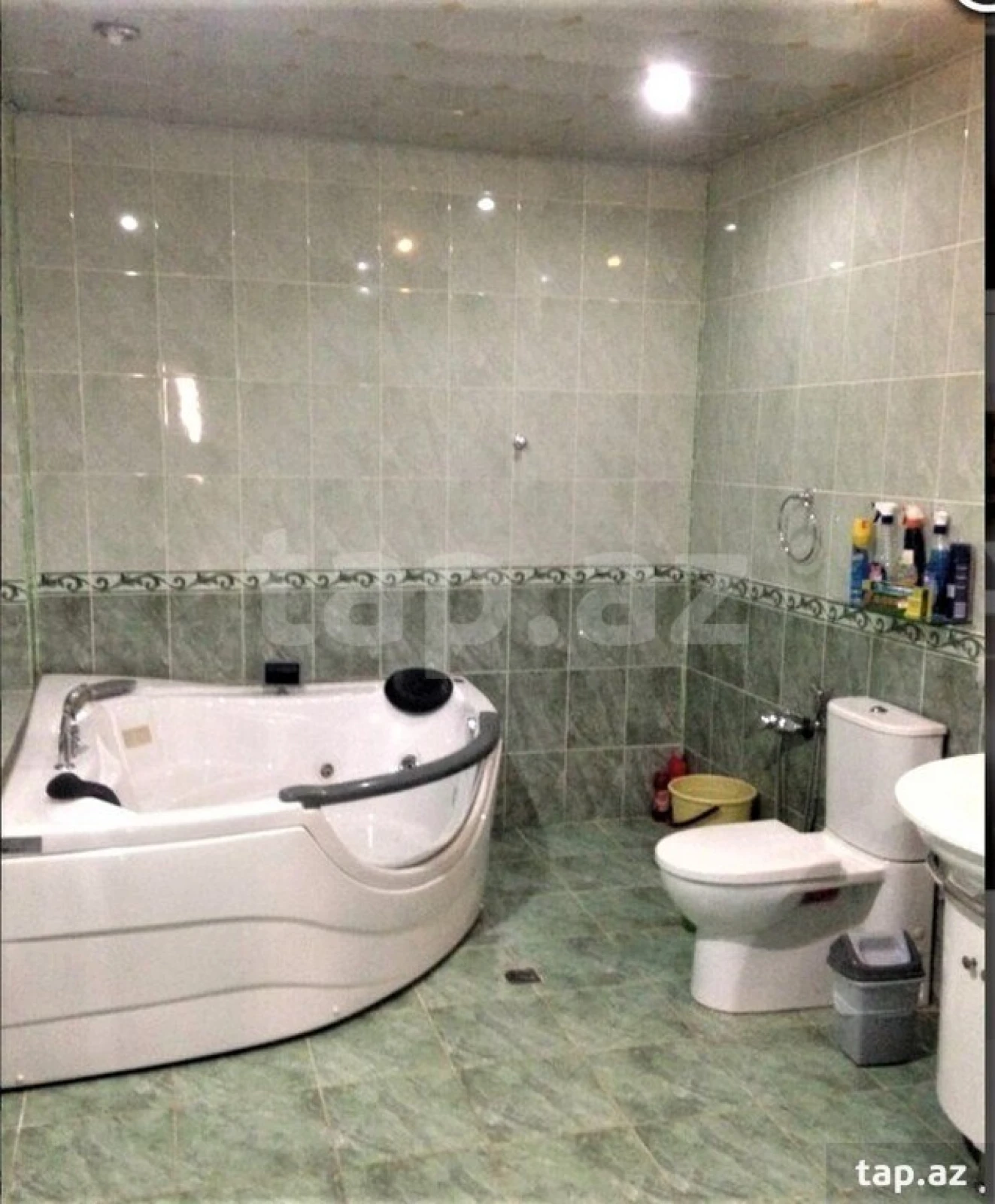 Satılır 8 otaqlı həyət evi