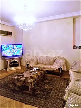 Satılır 8 otaqlı həyət evi