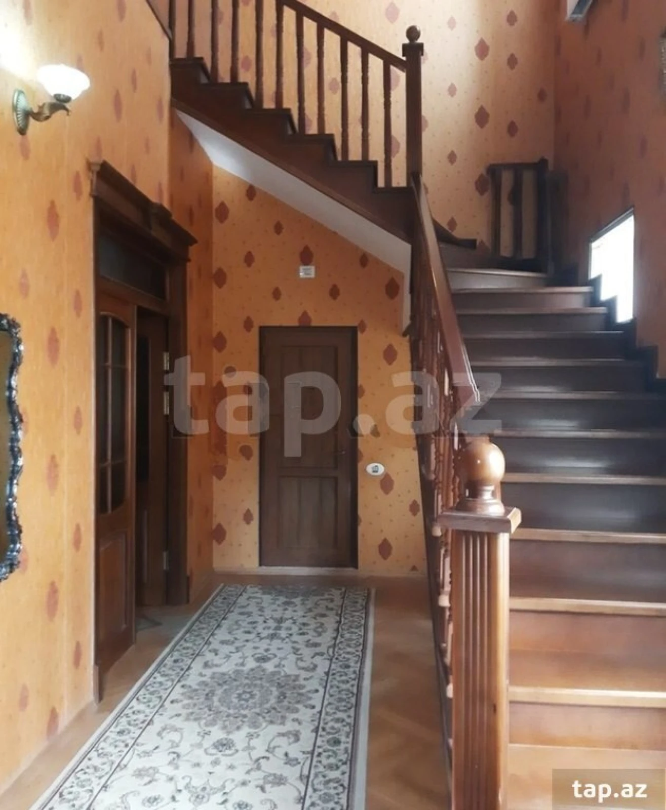 Satılır 8 otaqlı həyət evi