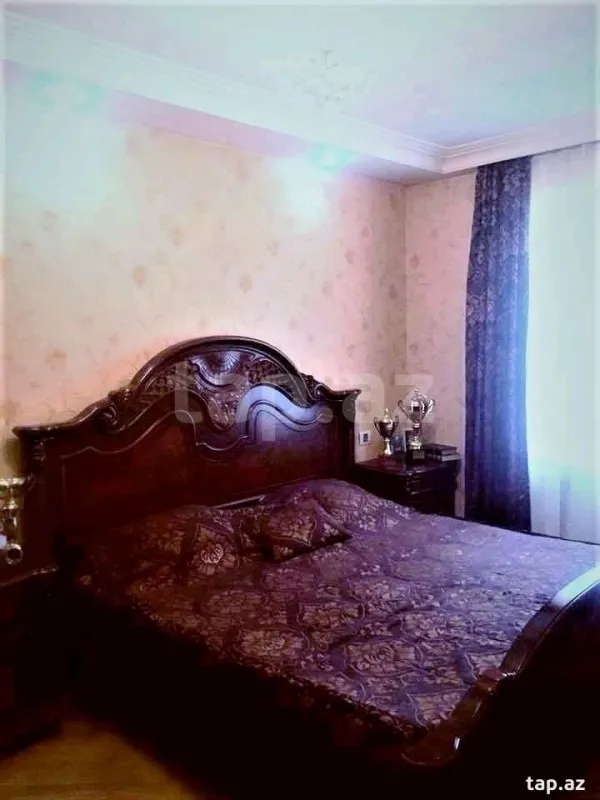 Satılır 8 otaqlı həyət evi