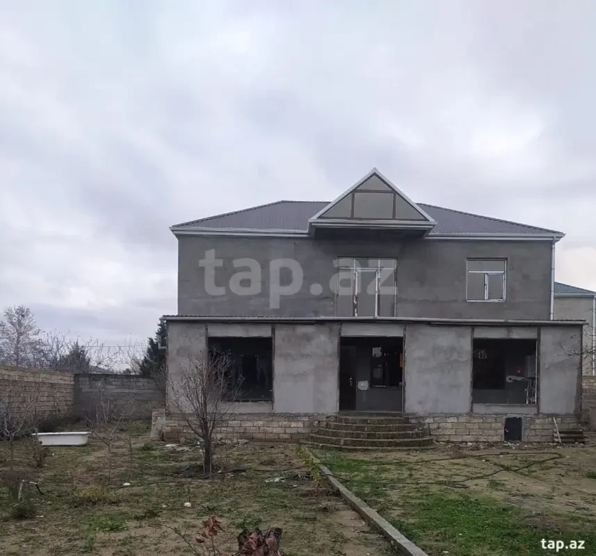 Satılır 6 otaqlı həyət evi 240 m²