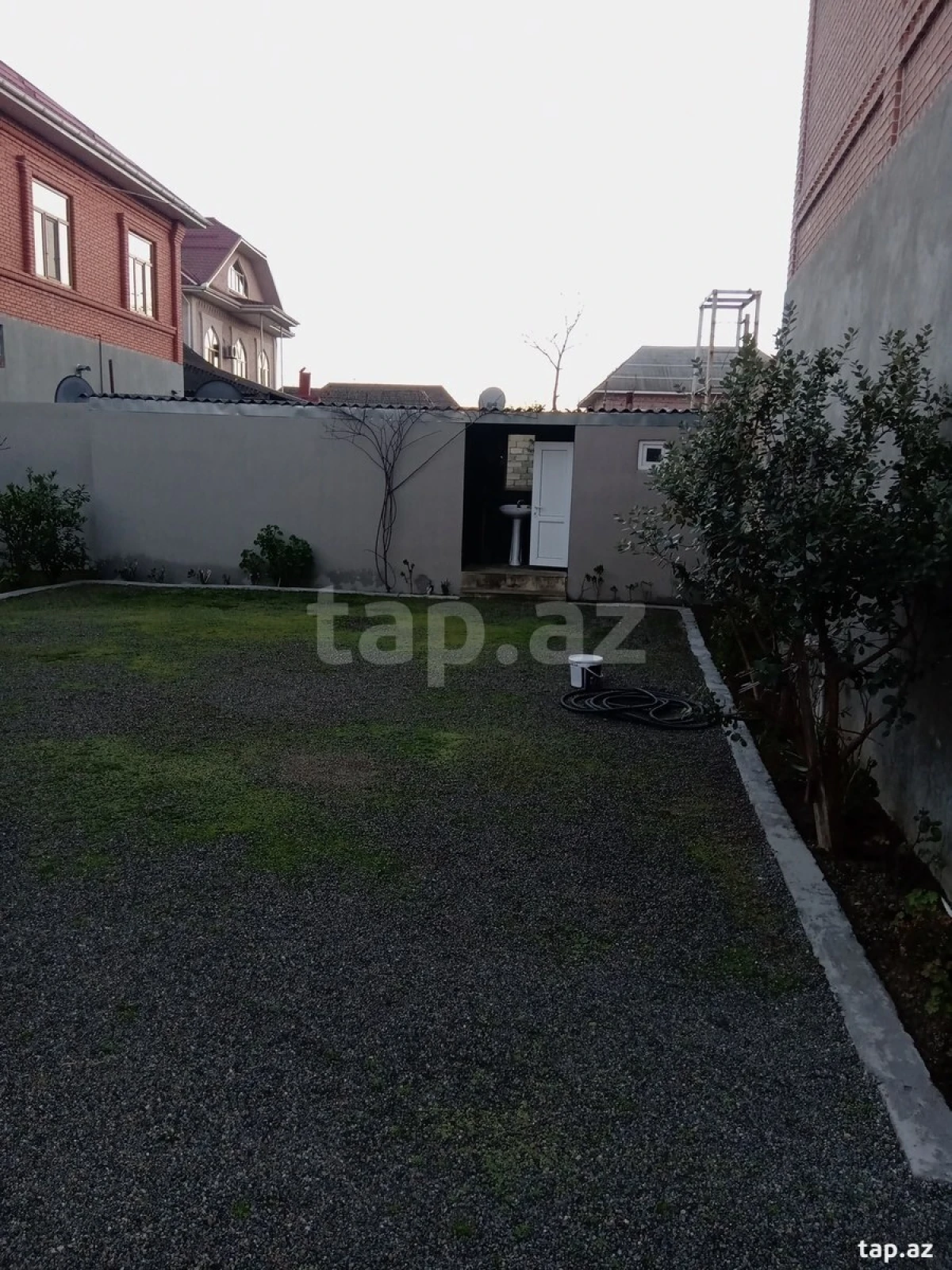 Satılır 4 otaqlı həyət evi