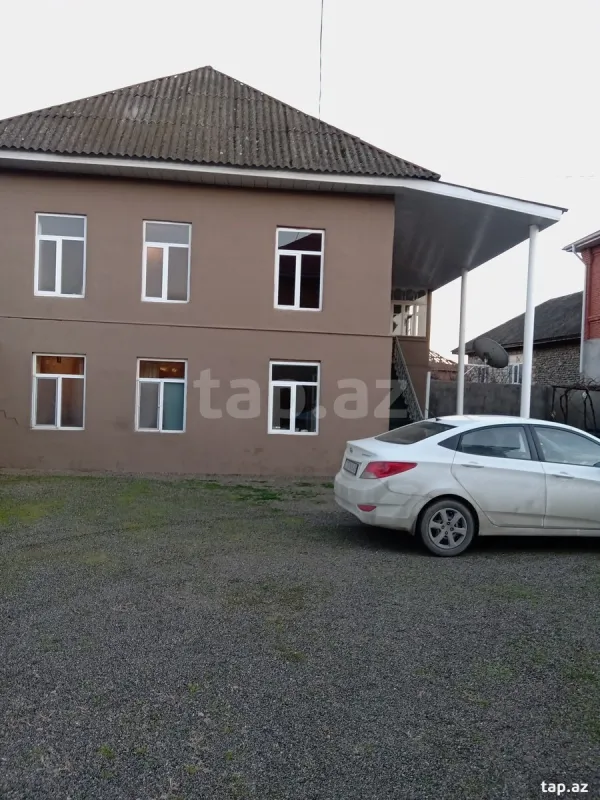 Satılır 4 otaqlı həyət evi