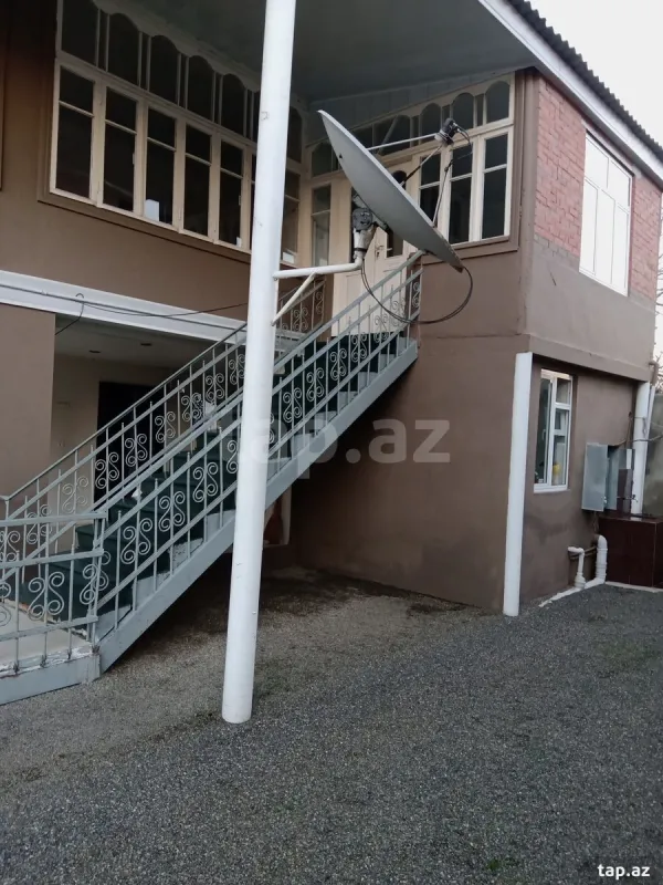 Satılır 4 otaqlı həyət evi