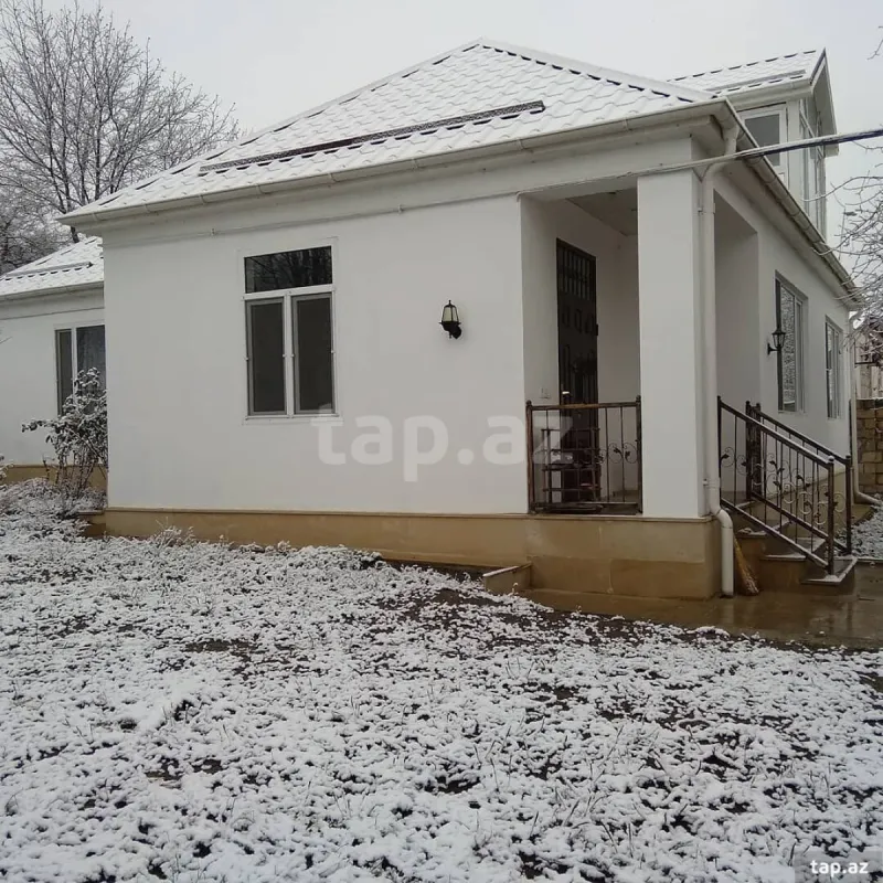 Kirayə verilir 3 otaqlı həyət evi