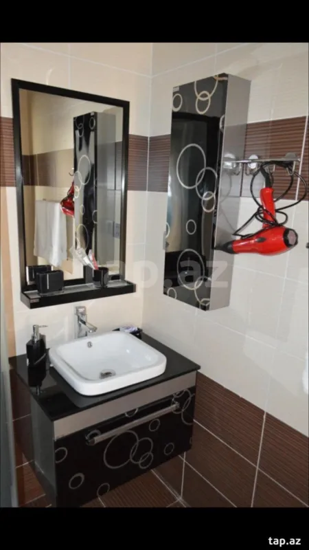 Kirayə verilir 6 otaqlı həyət evi