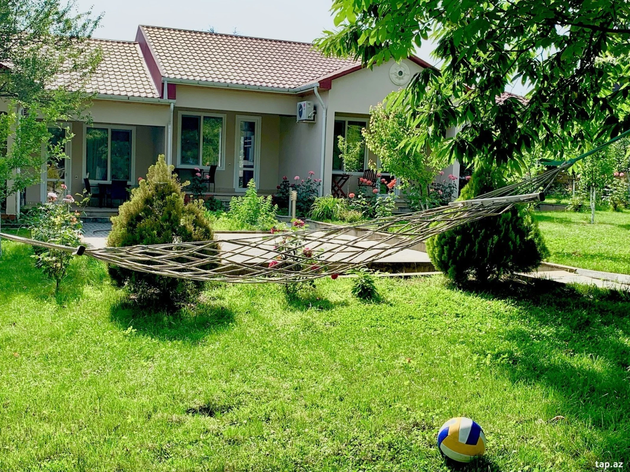 Kirayə verilir 6 otaqlı həyət evi