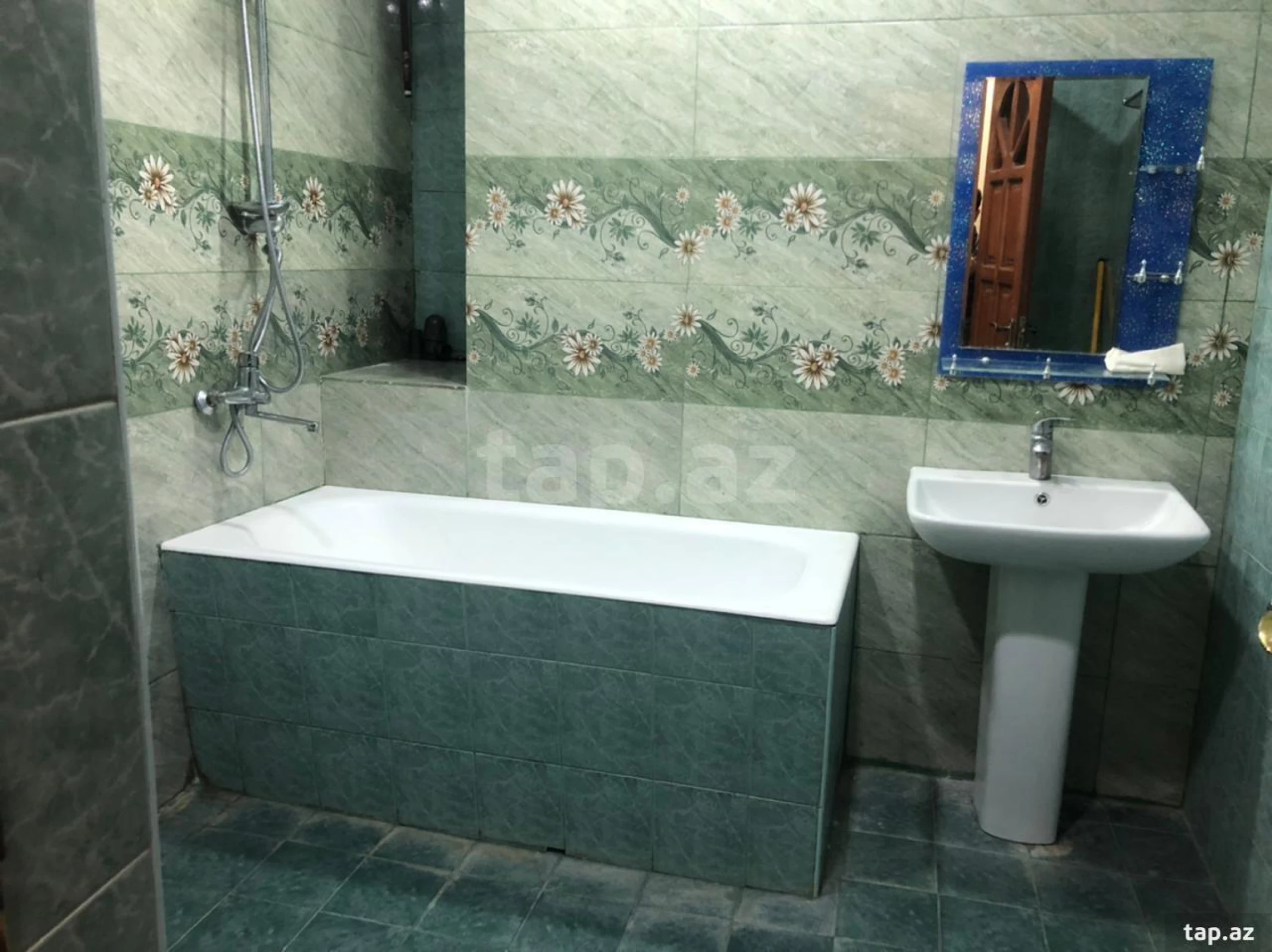 Satılır 5 otaqlı həyət evi