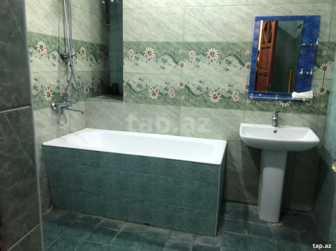 Satılır 5 otaqlı həyət evi