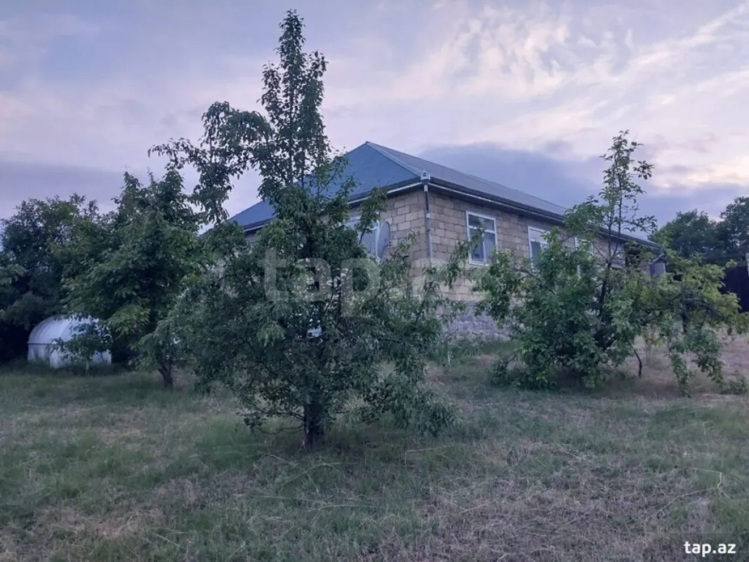 Satılır 3 otaqlı həyət evi