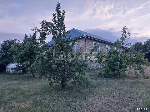 Satılır 3 otaqlı həyət evi