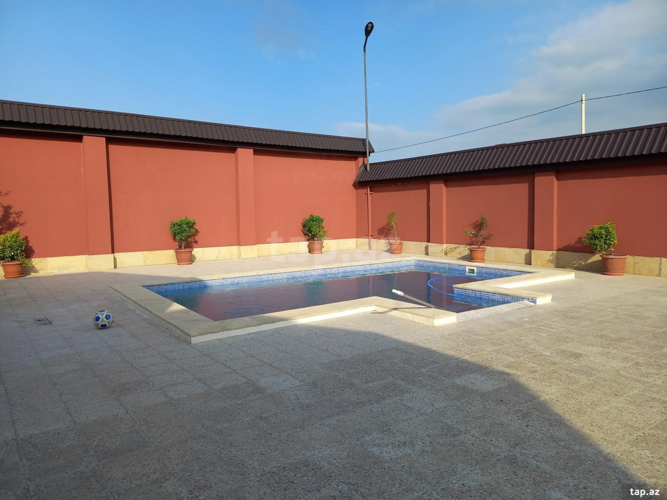 Kirayə verilir 3 otaqlı həyət evi