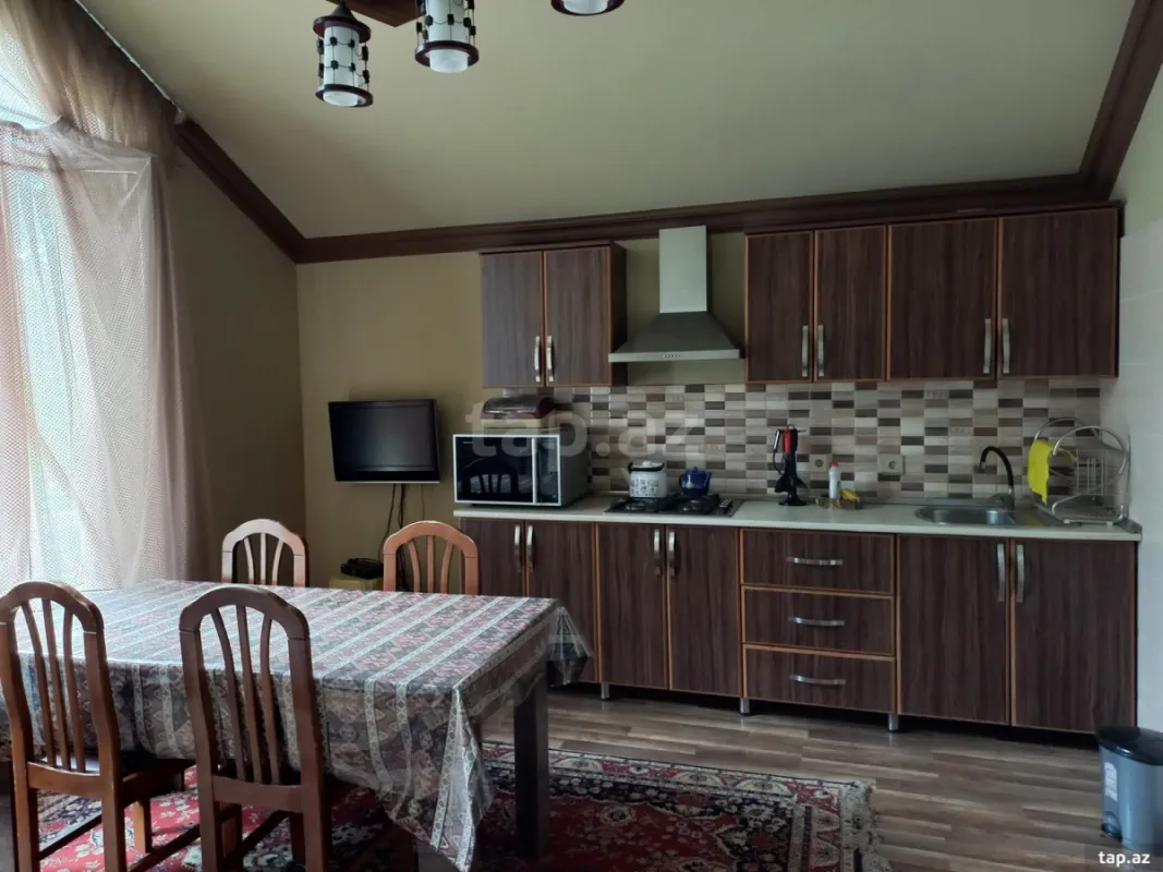 Kirayə verilir 3 otaqlı həyət evi