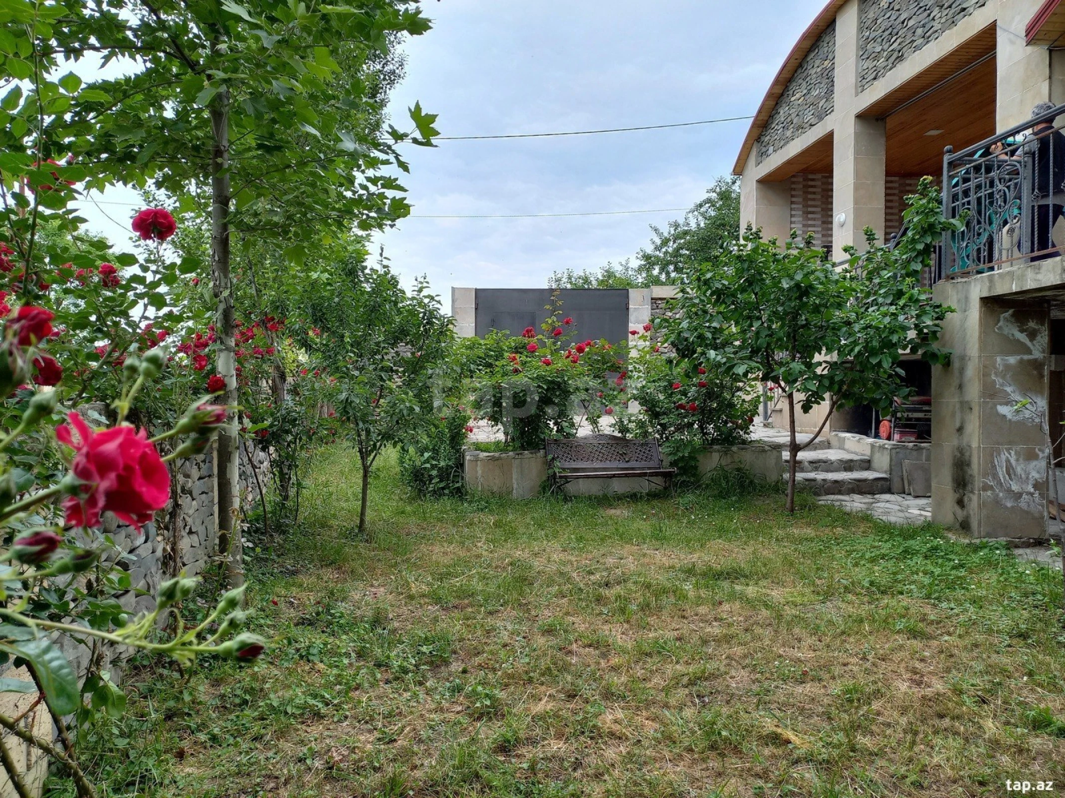 Kirayə verilir 3 otaqlı həyət evi